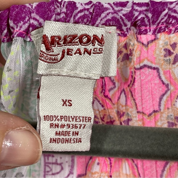 Arizona Jeans Co, colorful sheer Top. Size XS. In excellent condition! - Picture 4 of 7
